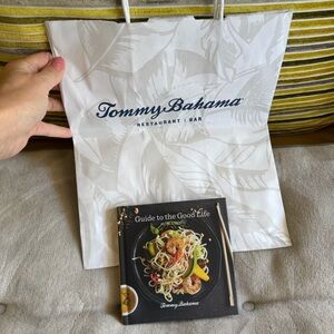 ☀️🌴NIB Tommy Bahama Cookbook